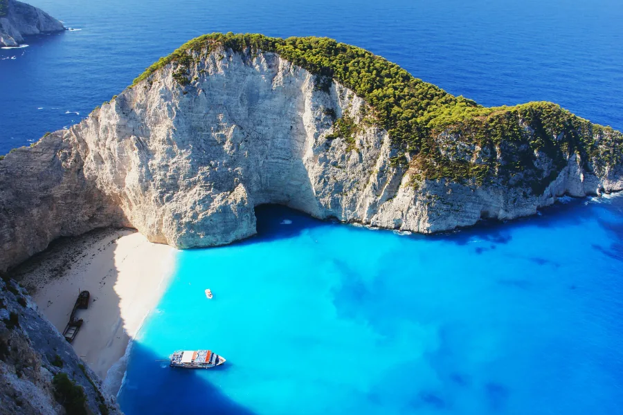 Navagio Beach (Schmugglerbucht) mit Schiffswrack auf Zakynthos, Griechenland