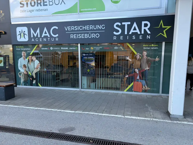 Schaufenster von Star Reisen in der Alpenstraße 48A in Salzburg