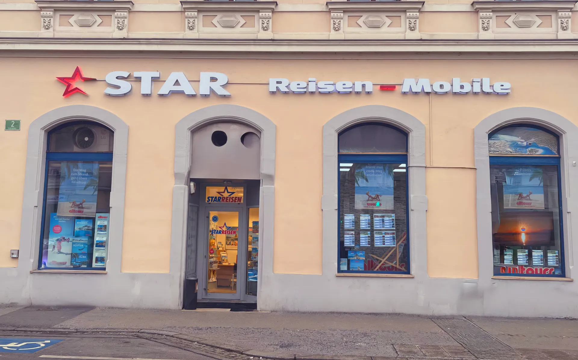Star Reisen Reisebüro Außenansicht am Griesplatz