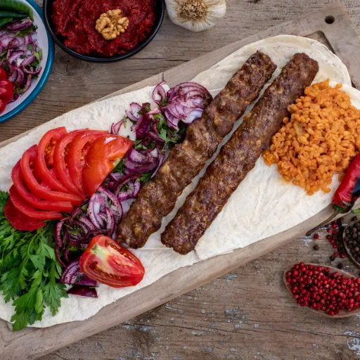 Adana Kebab & Grillkunst - Kulinarische Spezialität