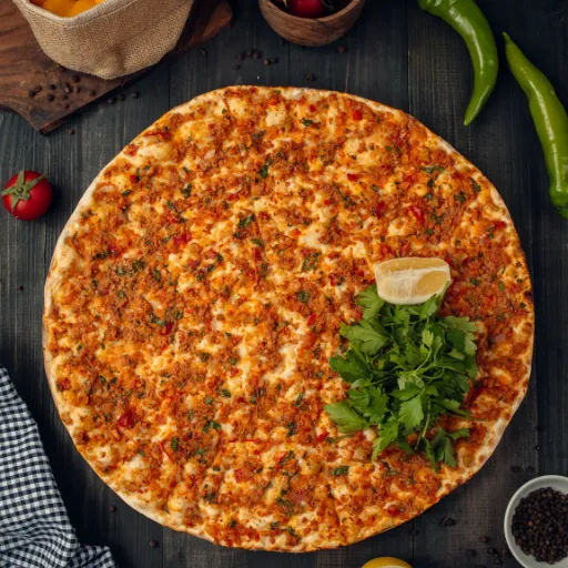 Lahmacun (Türkische Pizza) - Kulinarische Spezialität